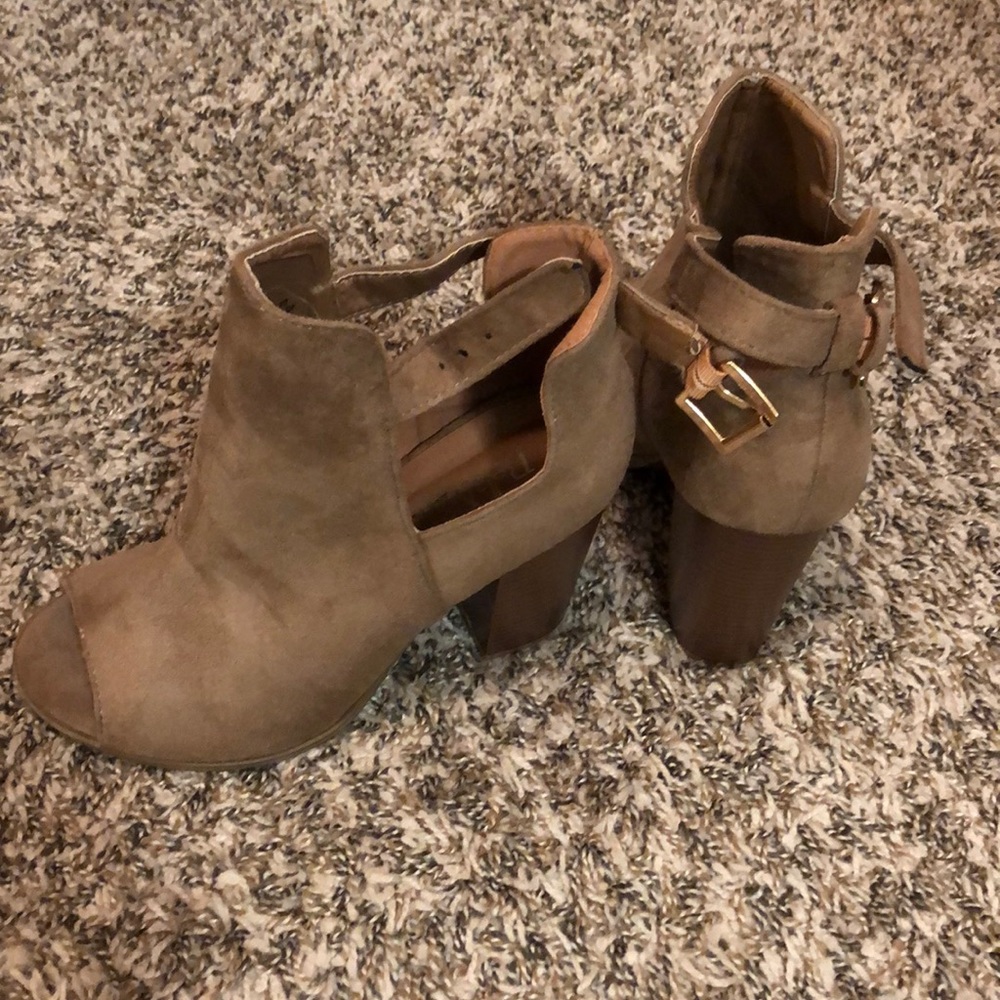Open toed cute heels